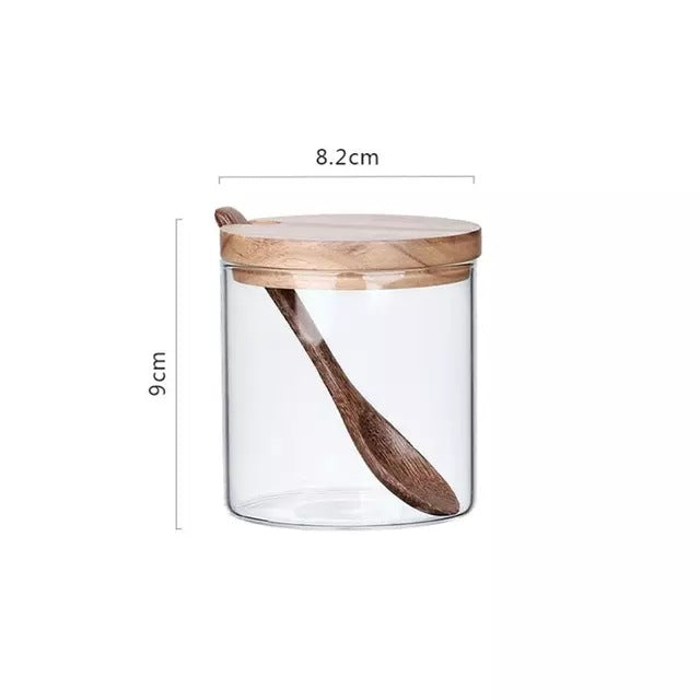 Küchengewürzgläser mit Holzdeckeln