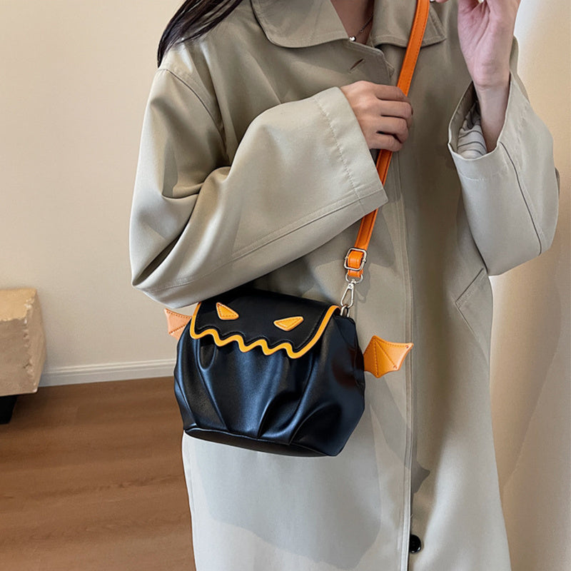 Crossbody-Tasche – Kreatives Kürbis-Design mit Flügeln