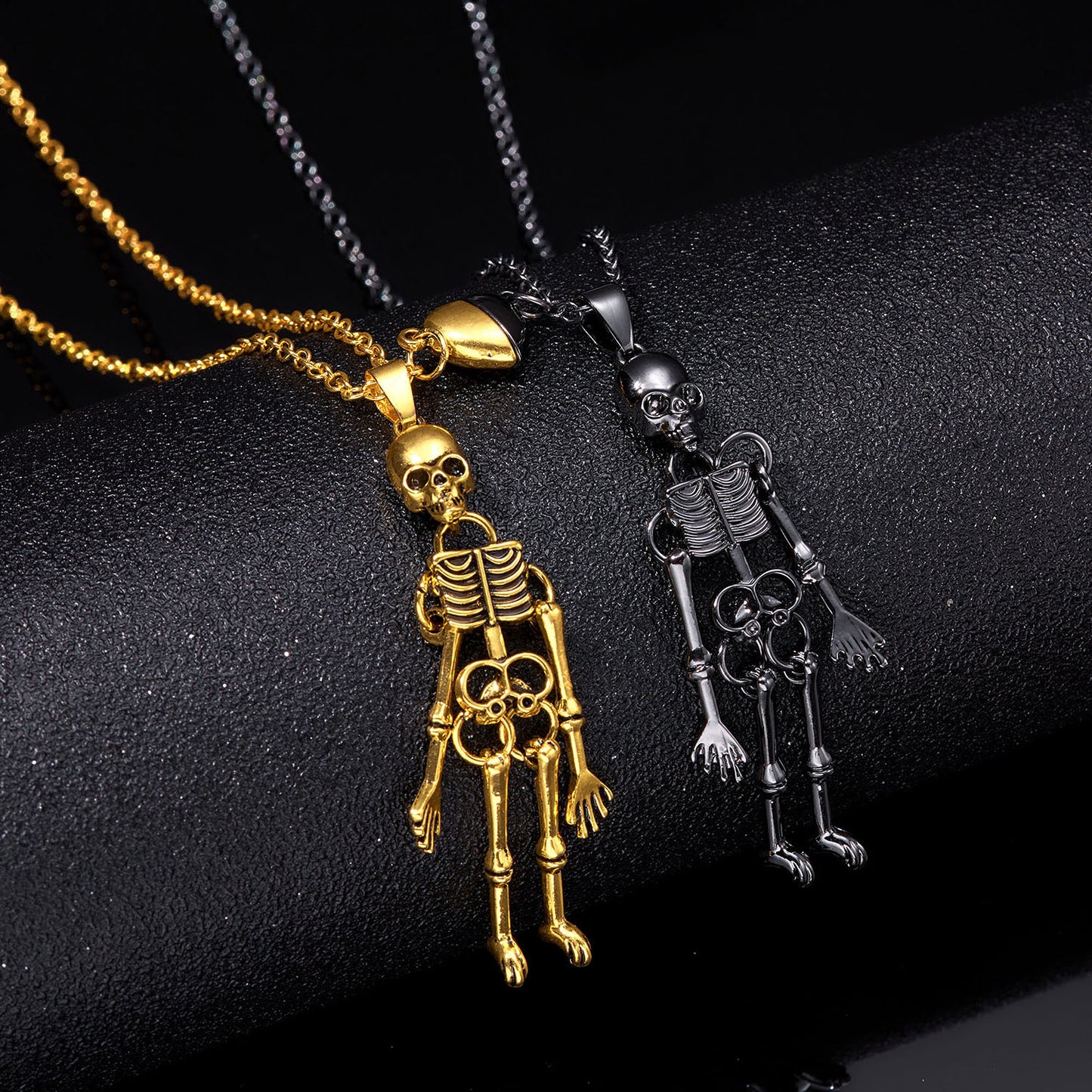Vintage Totenkopf-Halskette – Hand in Hand